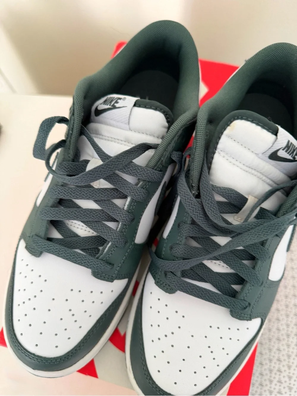 Nike 8.5 Mens Dunk Low Retro Sneakers - White and Vintage Green